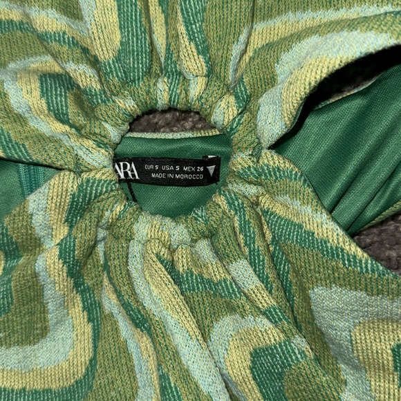 Zara cut our halter dress - Picture 6 of 8